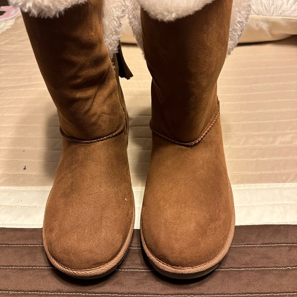 NWT Arizona boots! Never been worn! - Picture 3 of 6
